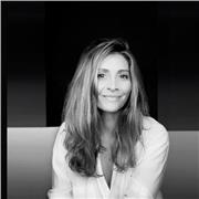 Diplomada en ciencias de la comunicación y en empresariales ofrezco poder dar clases de diferentes materias.